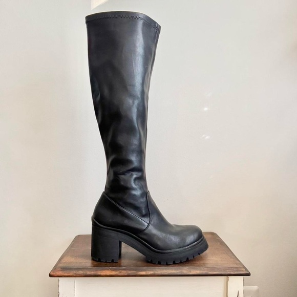 Chunky Platform Black Boot - Picture 1 of 8